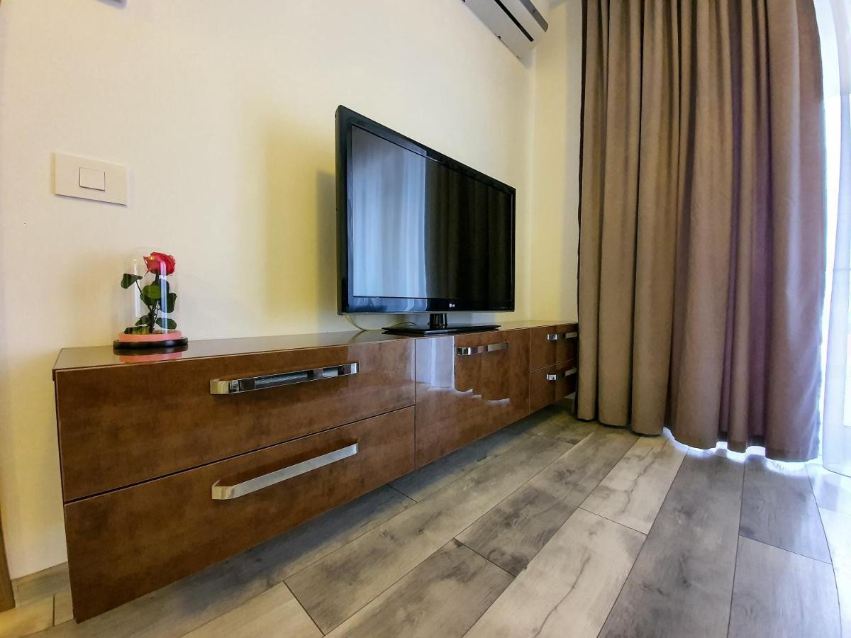 Central.Deluxe.Apartament.Oradea Buitenkant foto