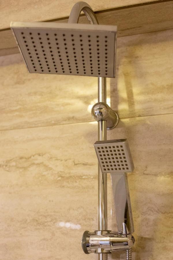 Central.Deluxe.Apartament.Oradea Buitenkant foto