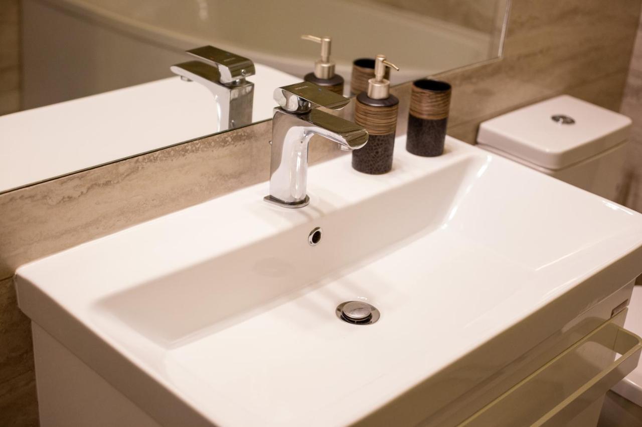 Central.Deluxe.Apartament.Oradea Buitenkant foto